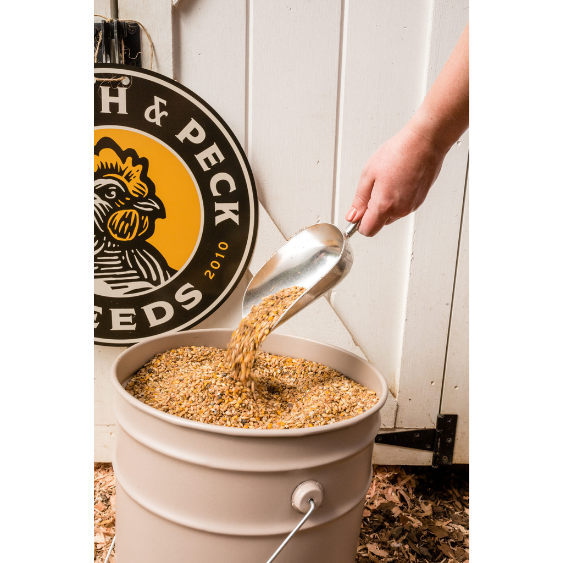 Scratch & Peck Organic Whole Grain Mash Layer Feed 16% 40 lb